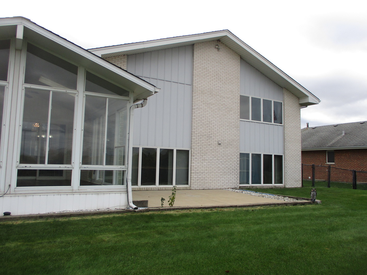 8030 Valley View Drive, Tinley Park, IL 60477