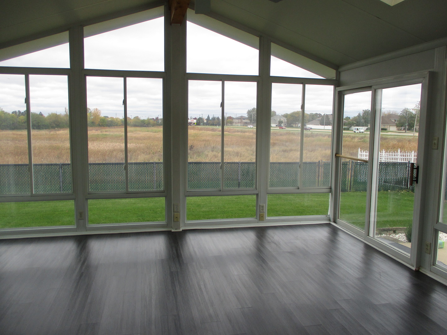 8030 Valley View Drive, Tinley Park, IL 60477