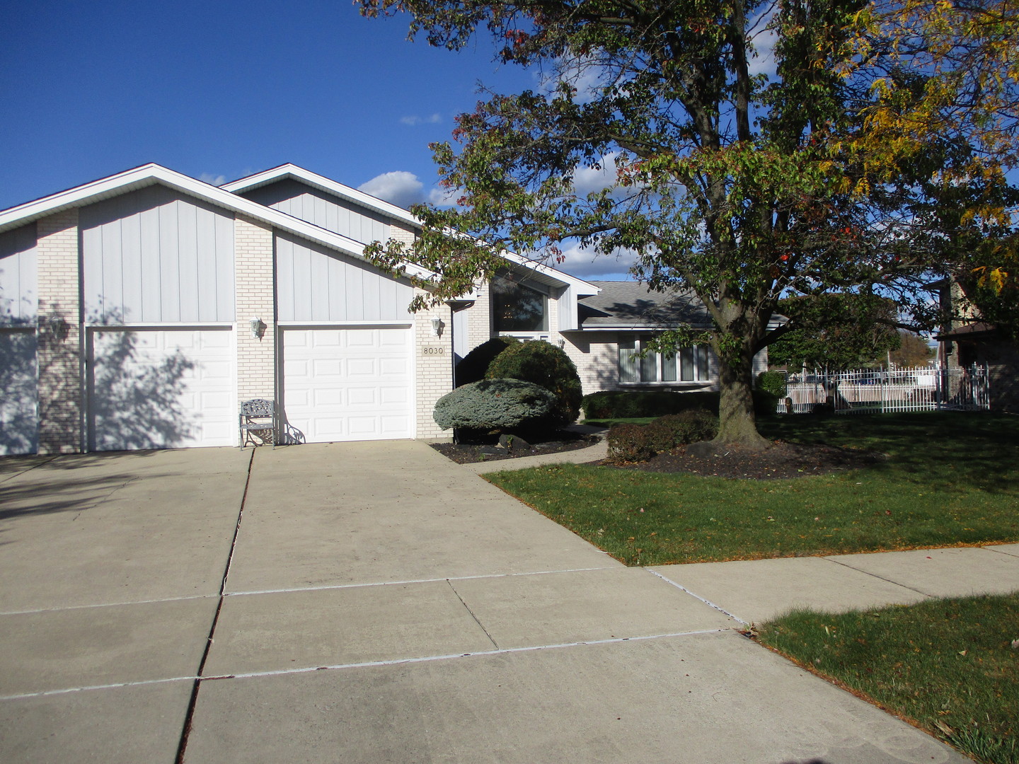 8030 Valley View Drive, Tinley Park, IL 60477