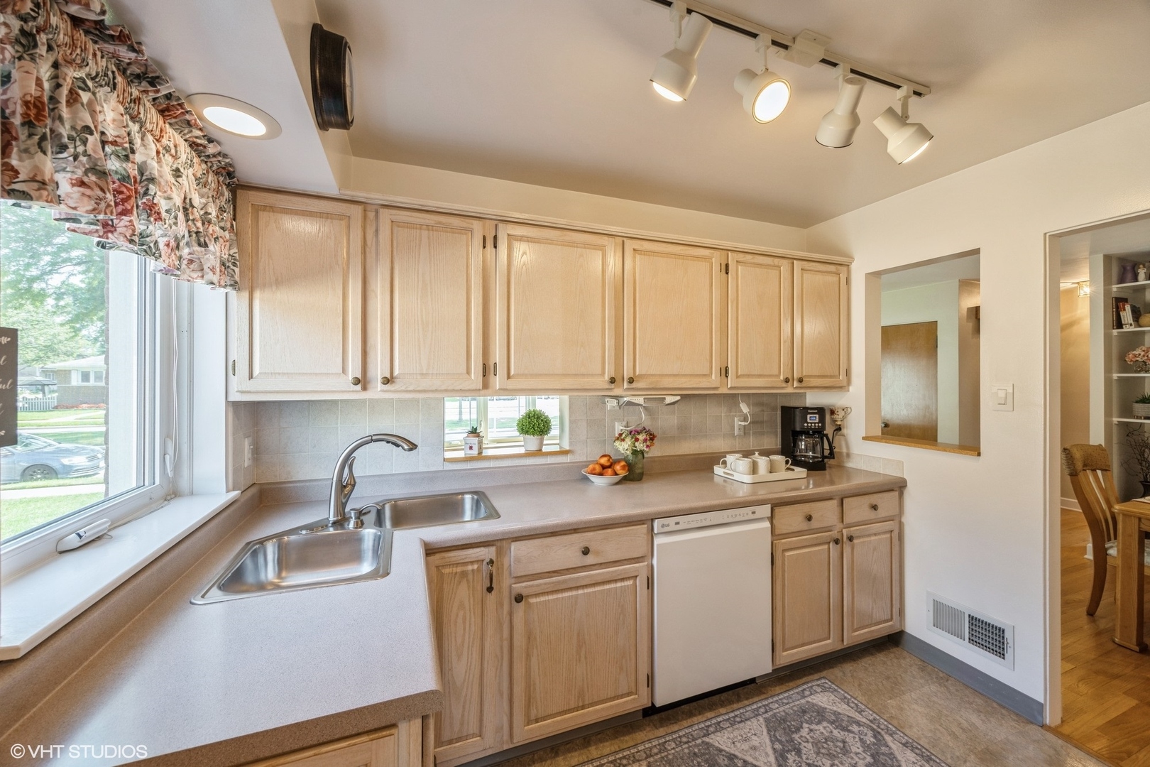 9334 Lincoln Avenue, Brookfield, IL 60513