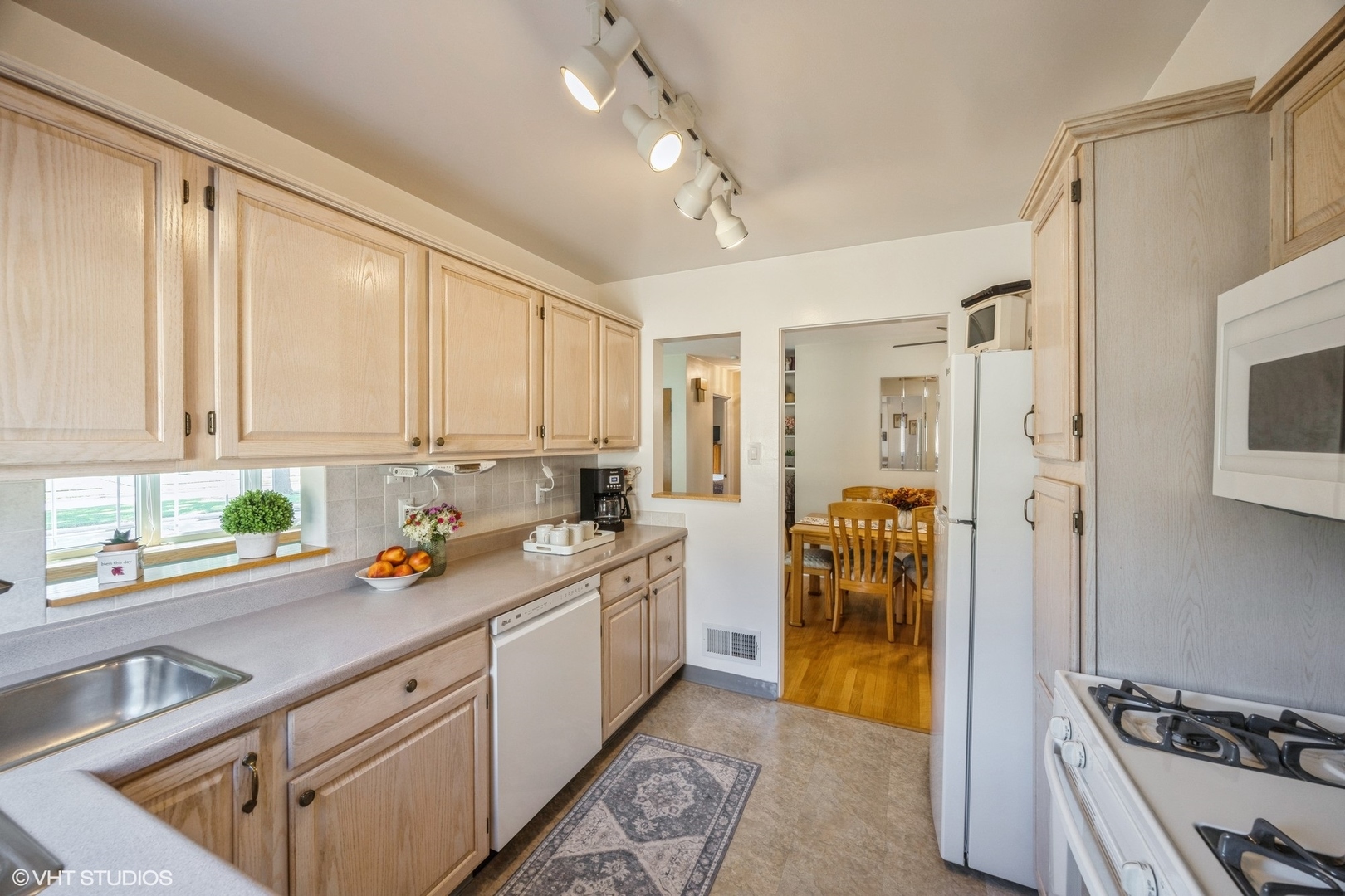 9334 Lincoln Avenue, Brookfield, IL 60513