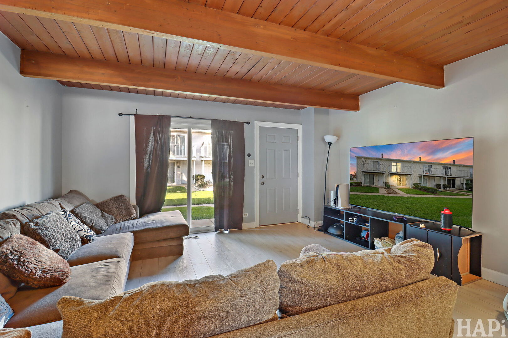 435 Meadow Green Lane, Round Lake Beach, IL 60073