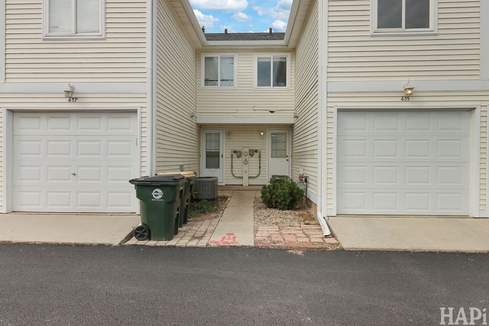 435 Meadow Green Lane, Round Lake Beach, IL 60073