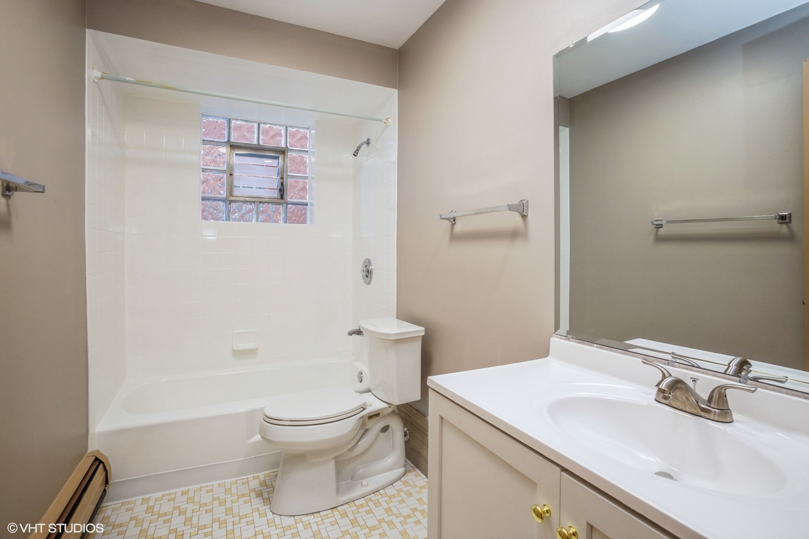 1022 Arnold Court #B, Des Plaines, IL 60016