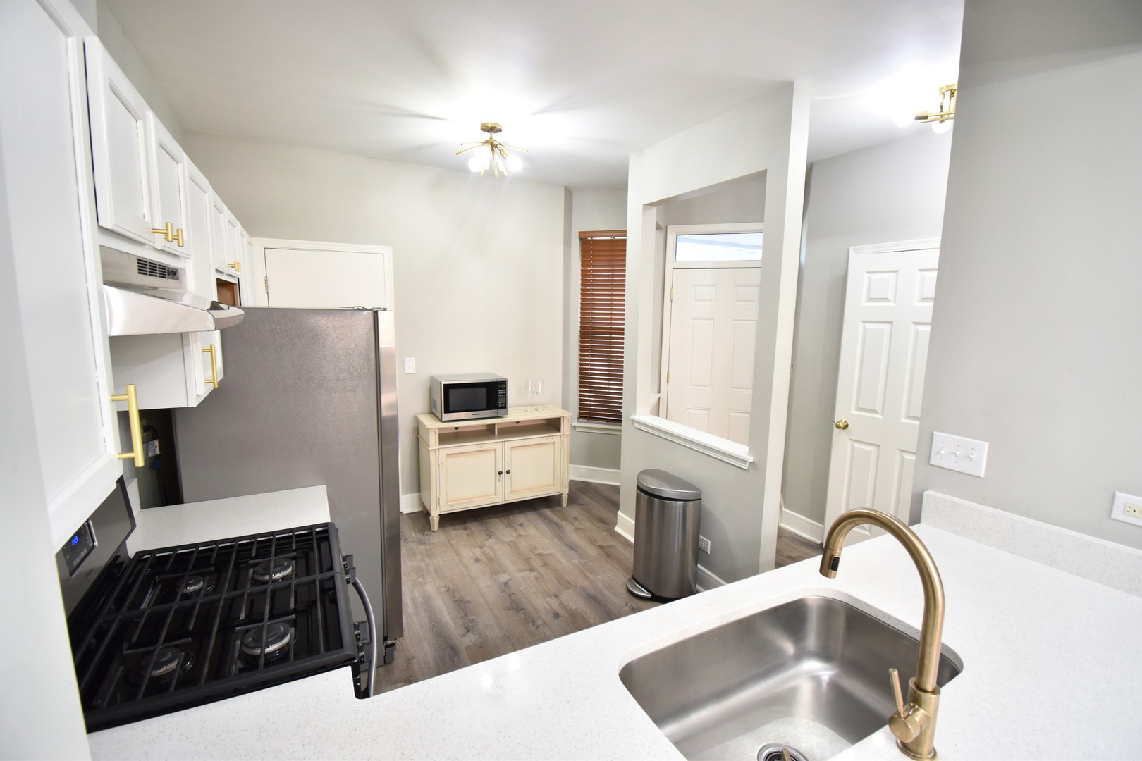 5618 Elizabeth Place, Rolling Meadows, IL 60008