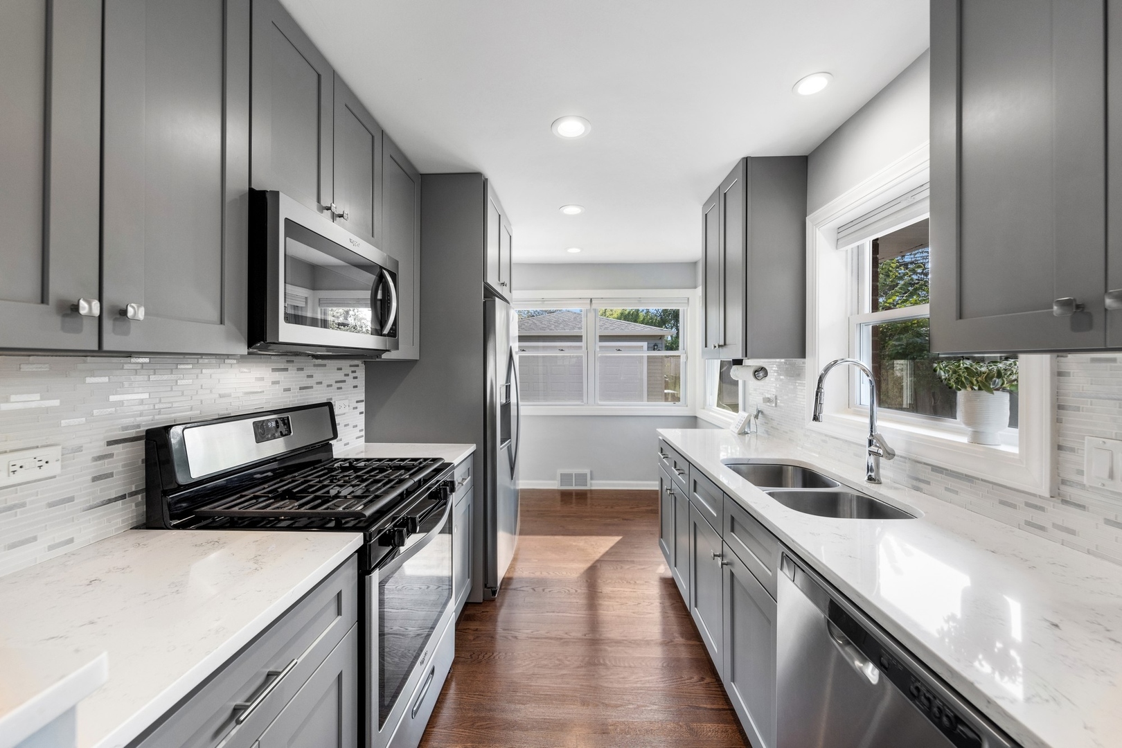 247 N Ardmore Avenue, Villa Park, IL 60181