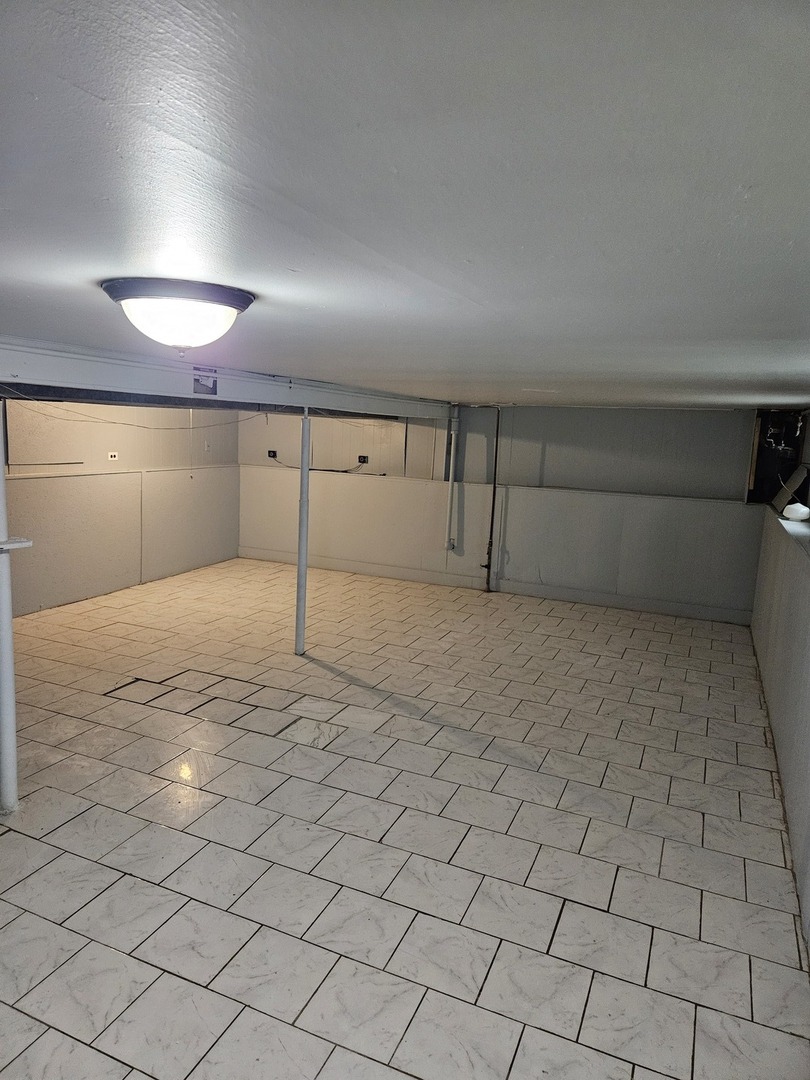 8022 S Manistee Avenue, Chicago, IL 60617