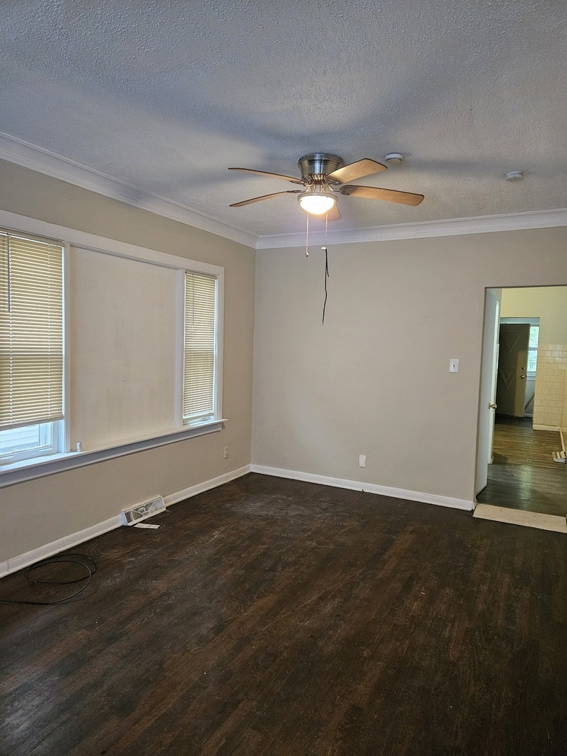 8022 S Manistee Avenue, Chicago, IL 60617