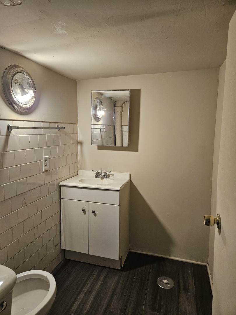 8022 S Manistee Avenue, Chicago, IL 60617