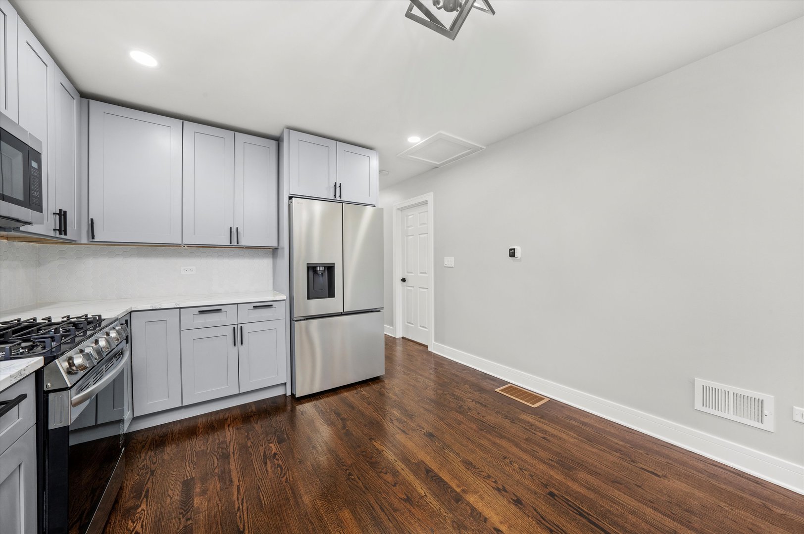 10129 S Indiana Avenue, Chicago, IL 60628