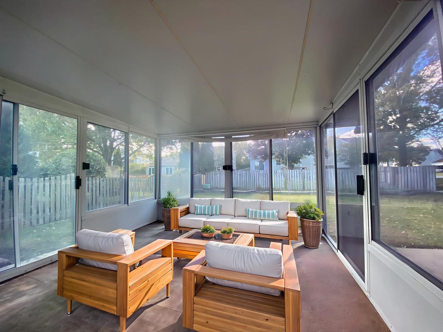 30 Wildwood Drive, Roselle, IL 60172