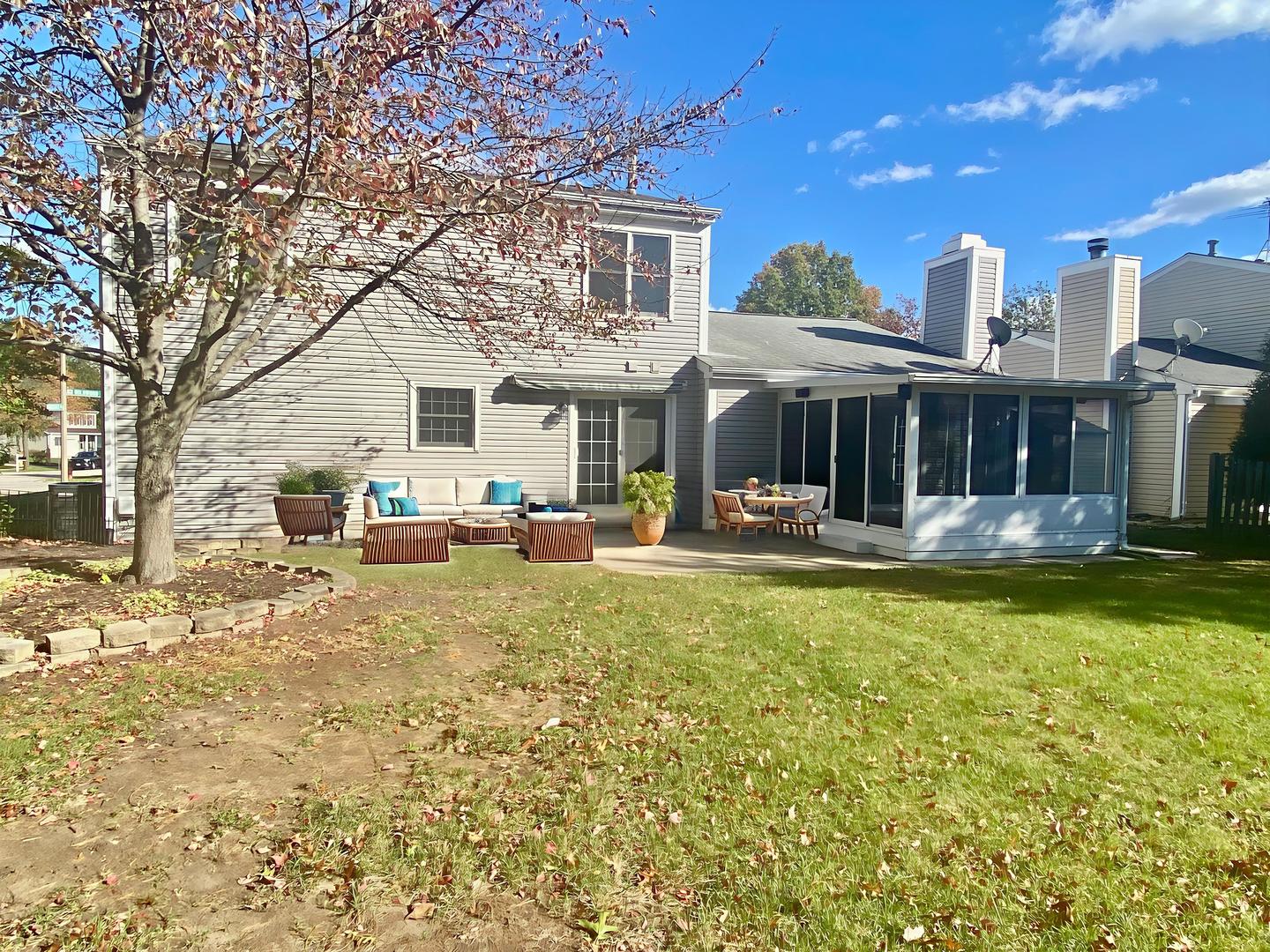 30 Wildwood Drive, Roselle, IL 60172