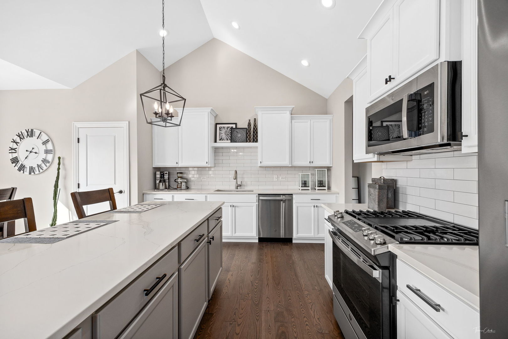 20948 Lakewoods Lane, Shorewood, IL 60404