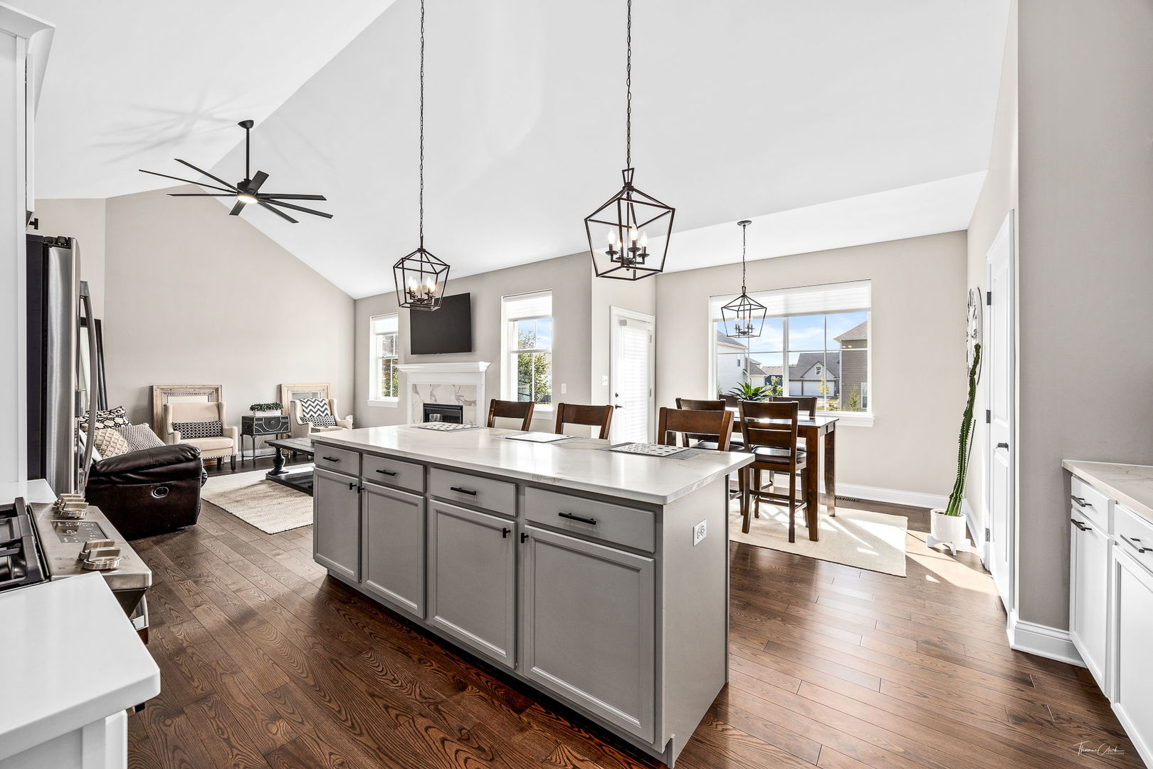 20948 Lakewoods Lane, Shorewood, IL 60404