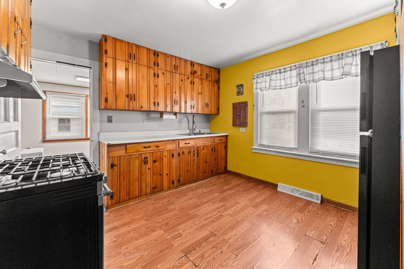 2631 W 97th Place, Evergreen Park, IL 60805