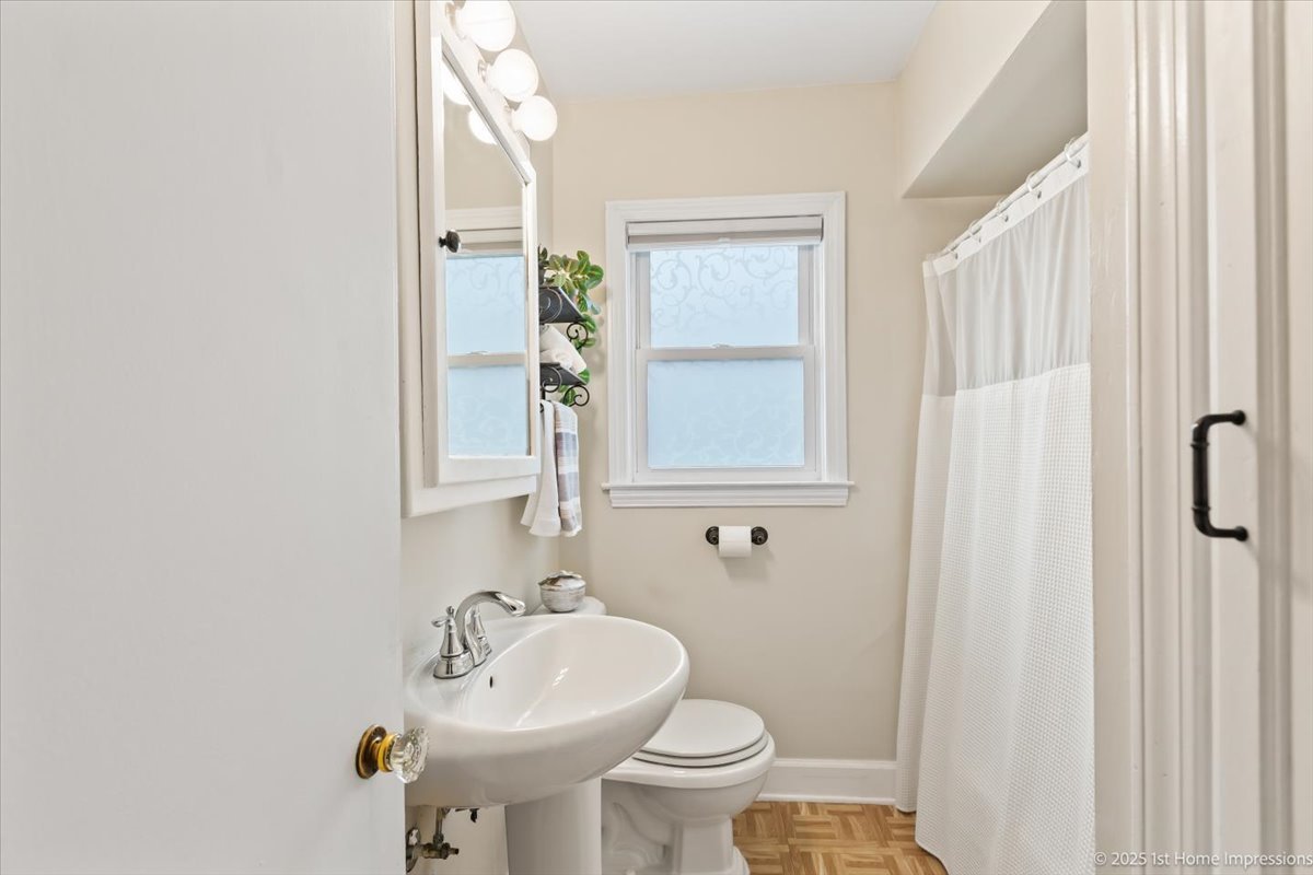 9206 S Troy Avenue, Evergreen Park, IL 60805