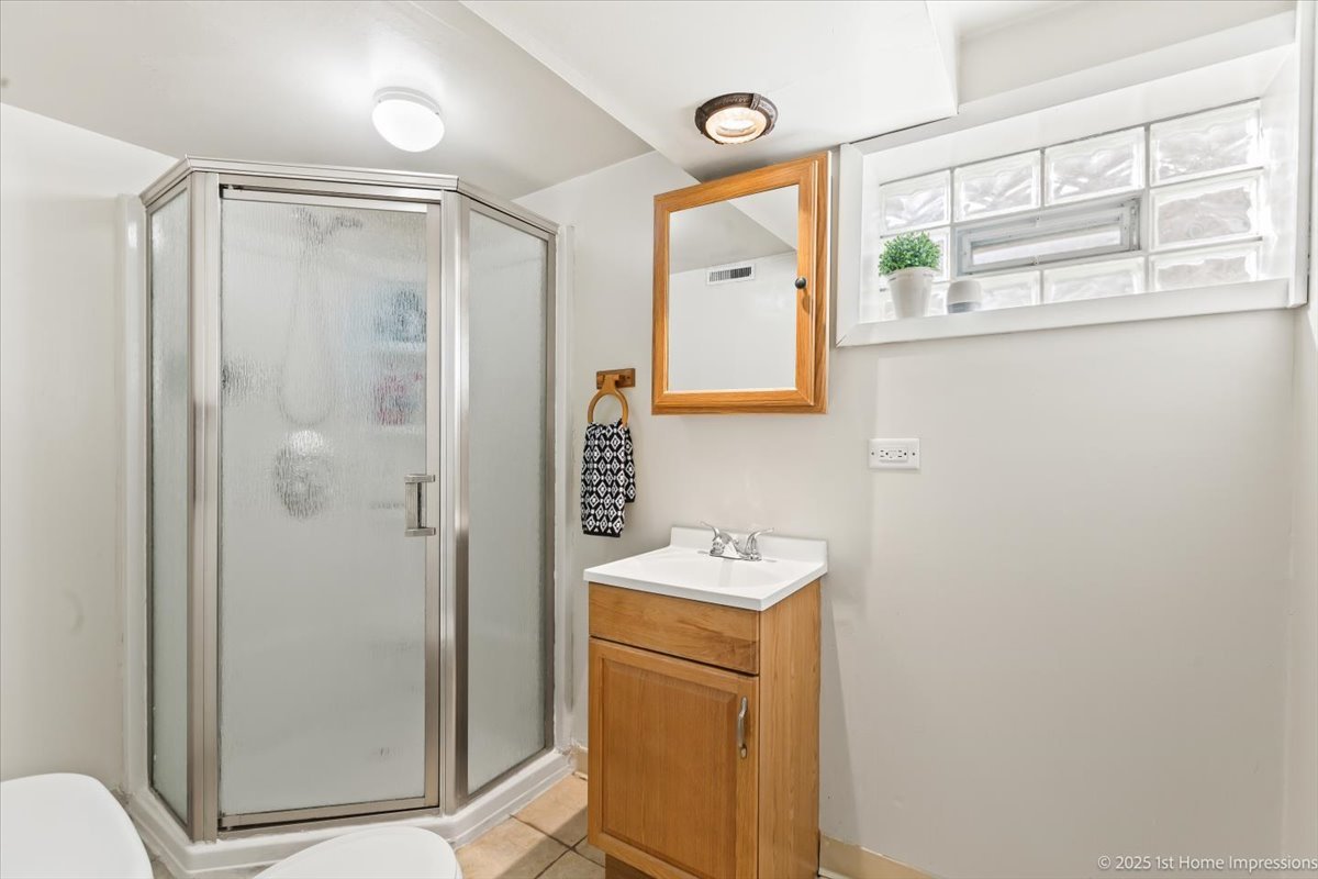 9206 S Troy Avenue, Evergreen Park, IL 60805