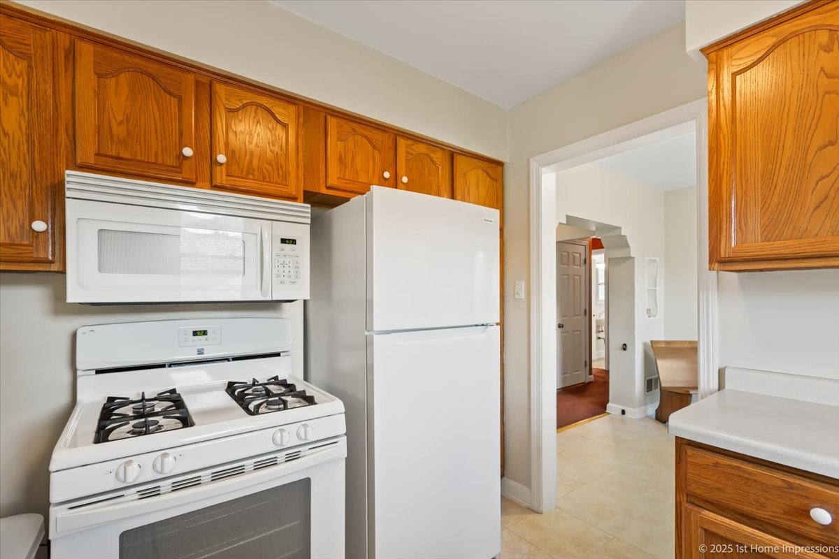 9206 S Troy Avenue, Evergreen Park, IL 60805