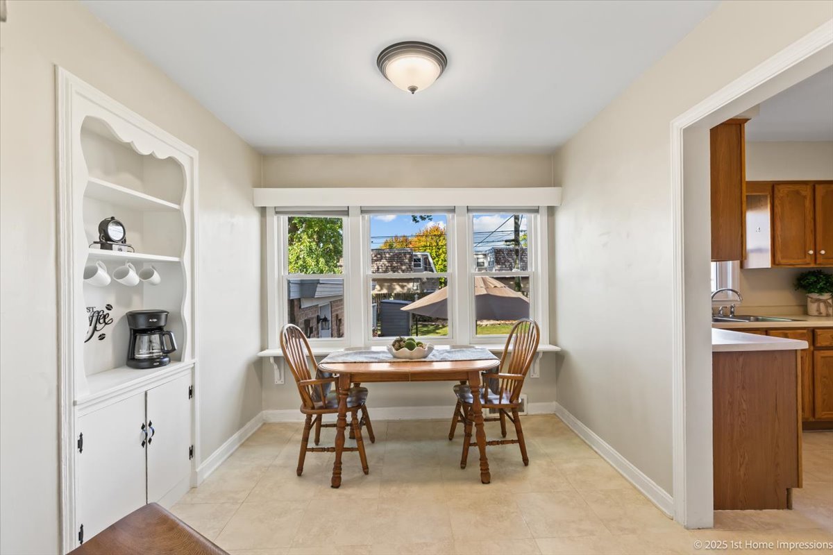 9206 S Troy Avenue, Evergreen Park, IL 60805