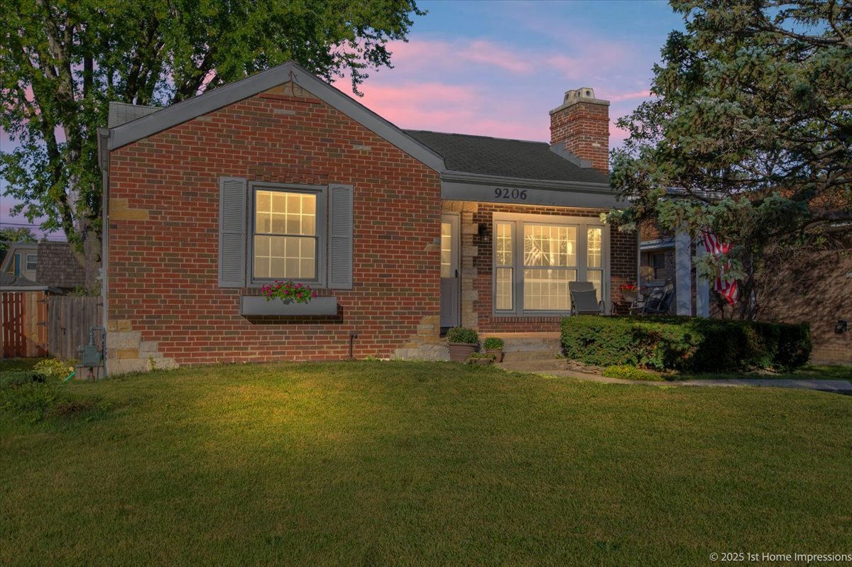 9206 S Troy Avenue, Evergreen Park, IL 60805