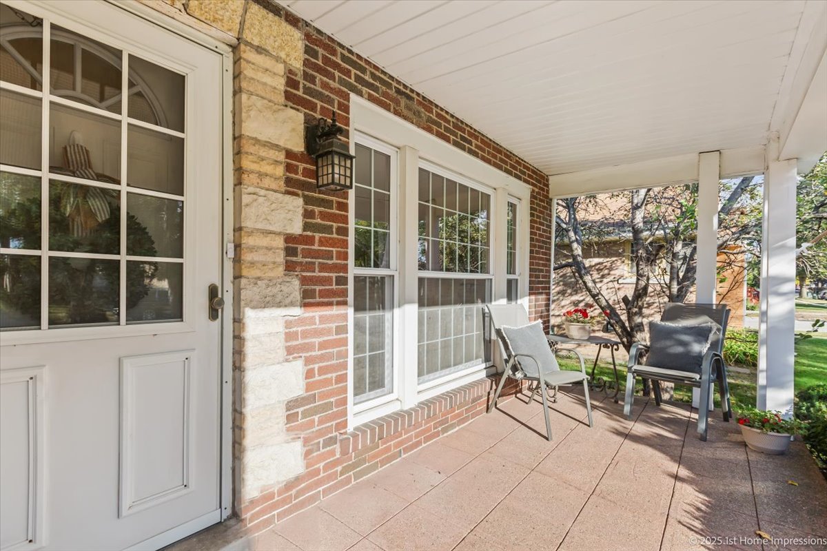 9206 S Troy Avenue, Evergreen Park, IL 60805