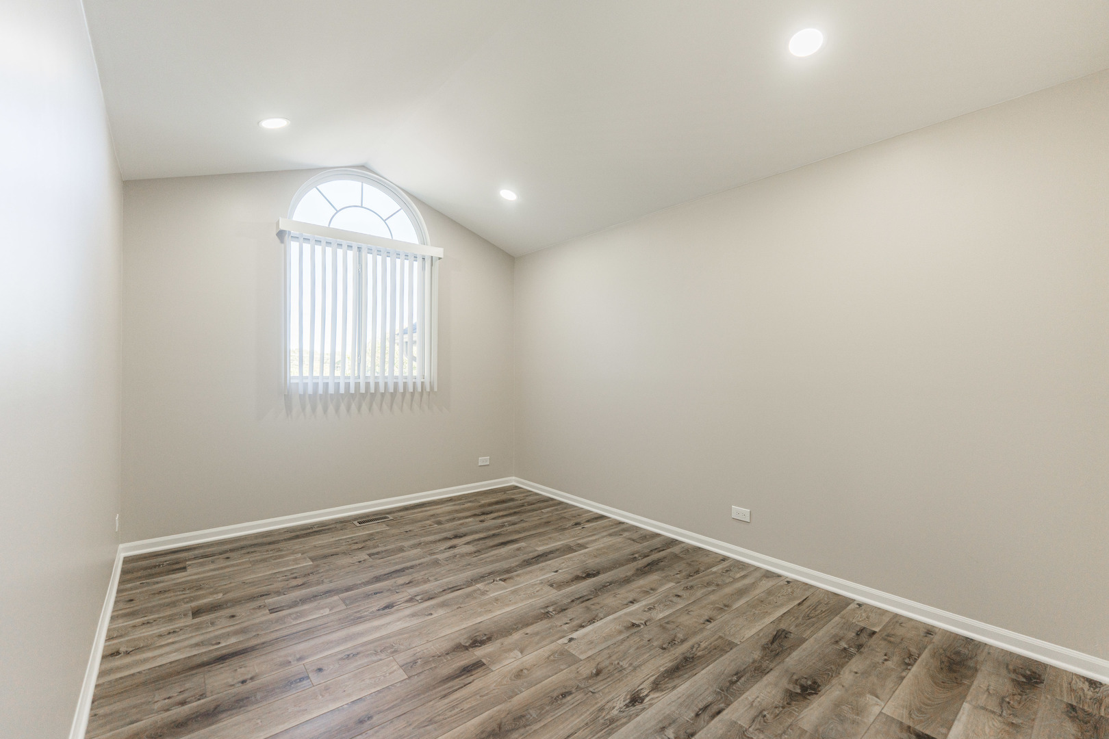 119 N Dole Avenue, Crystal Lake, IL 60014