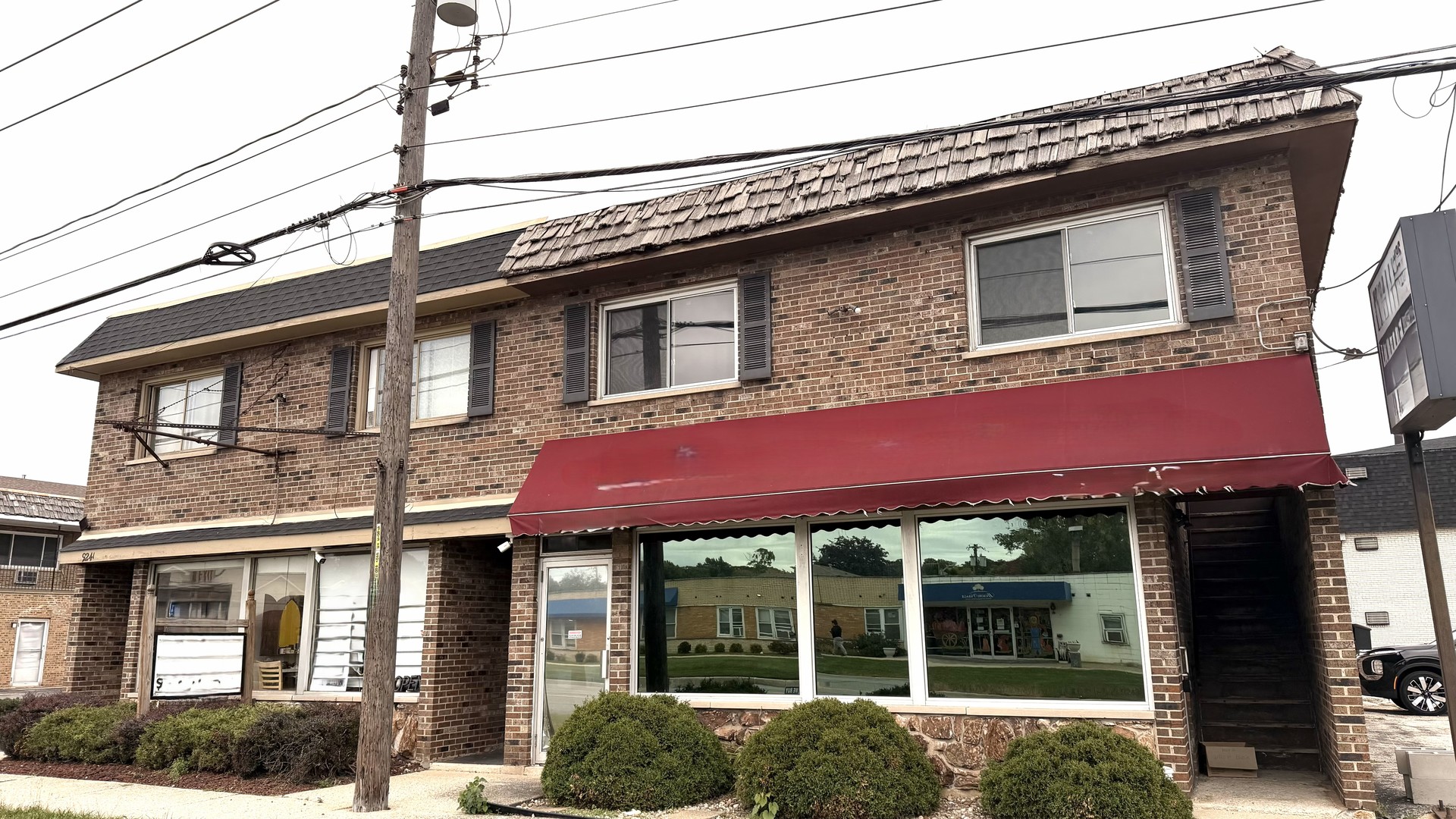 9243 S Roberts Road, Hickory Hills, IL 60457