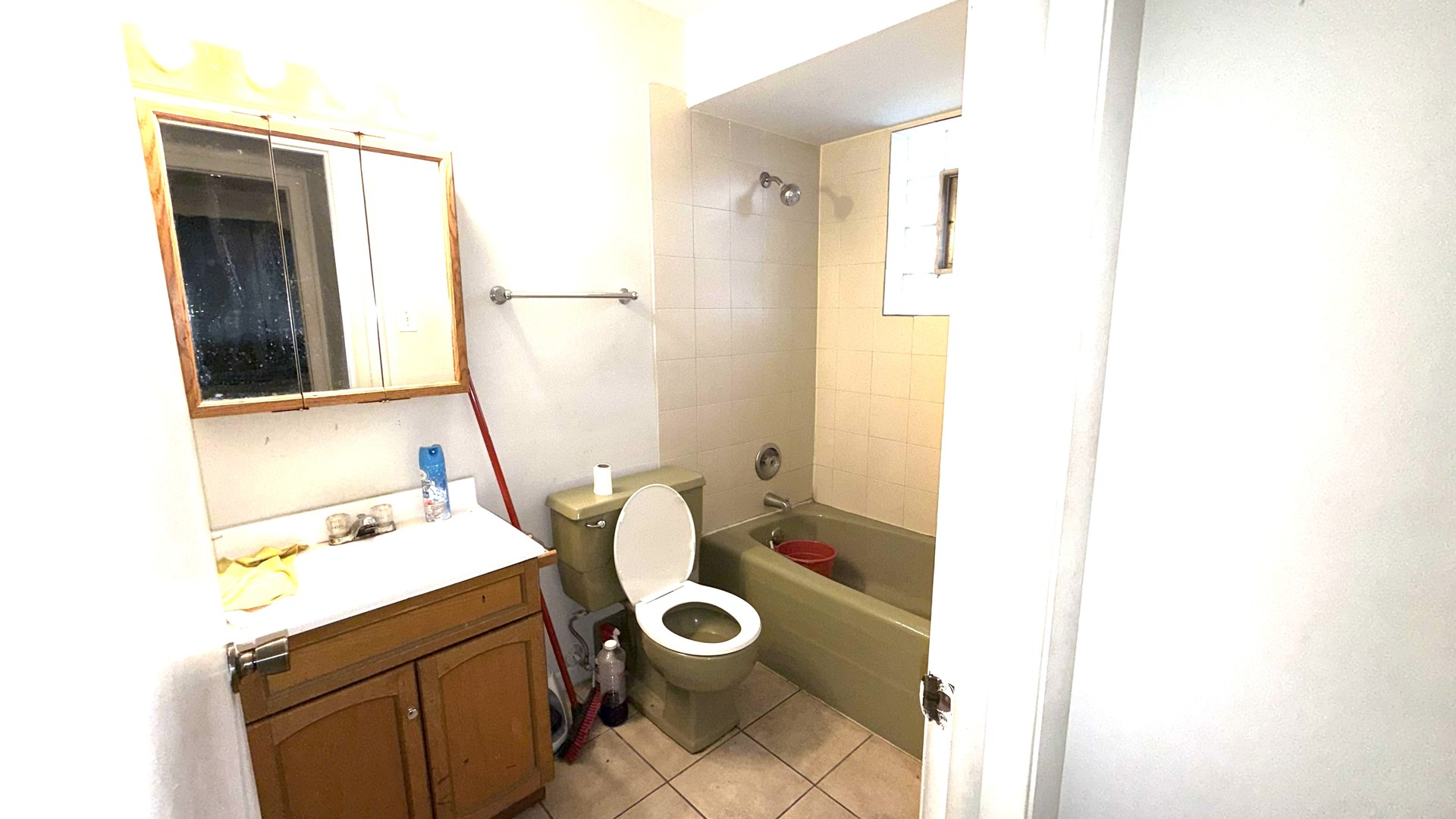 9243 S Roberts Road, Hickory Hills, IL 60457