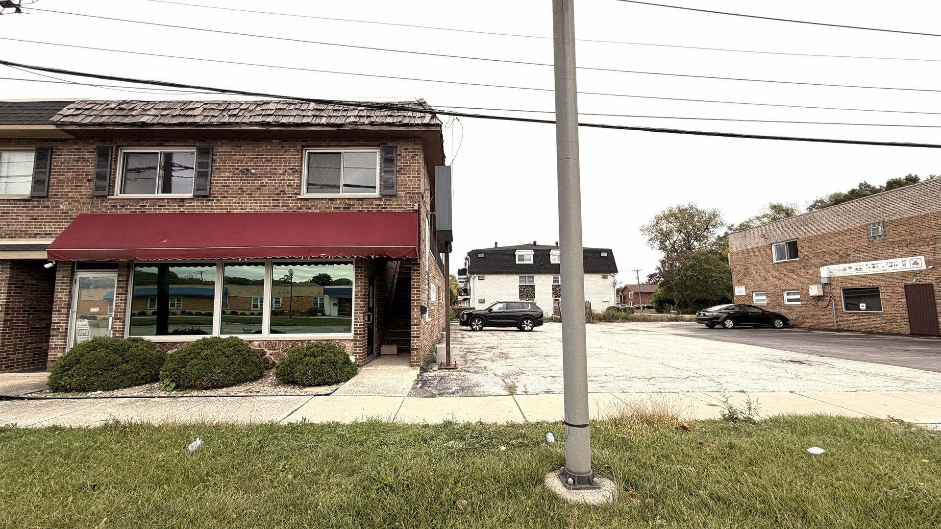 9243 S Roberts Road, Hickory Hills, IL 60457