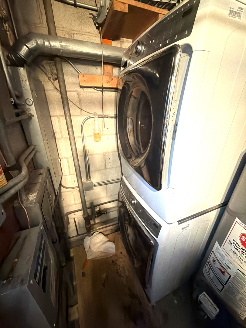 9243 S Roberts Road, Hickory Hills, IL 60457