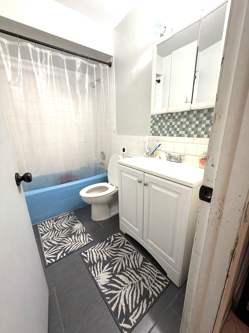 9243 S Roberts Road, Hickory Hills, IL 60457