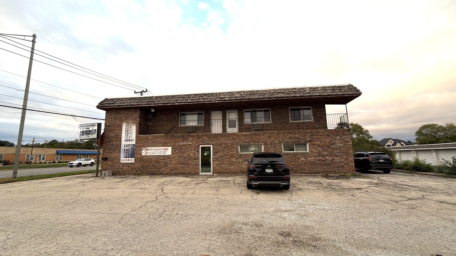 9243 S Roberts Road, Hickory Hills, IL 60457