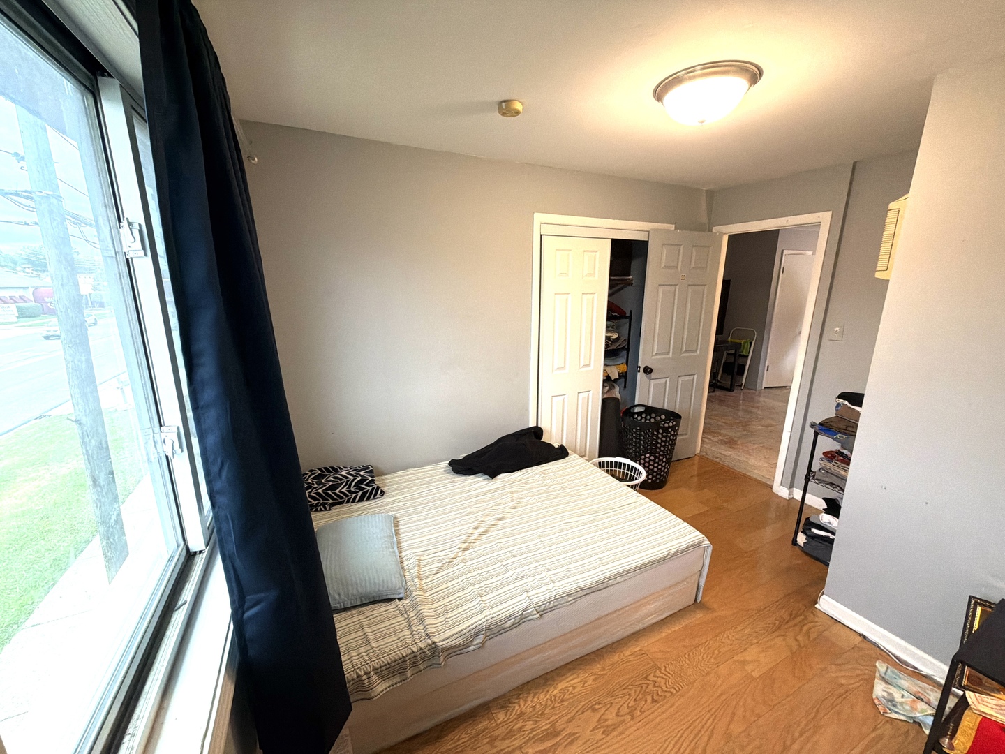 9243 S Roberts Road, Hickory Hills, IL 60457