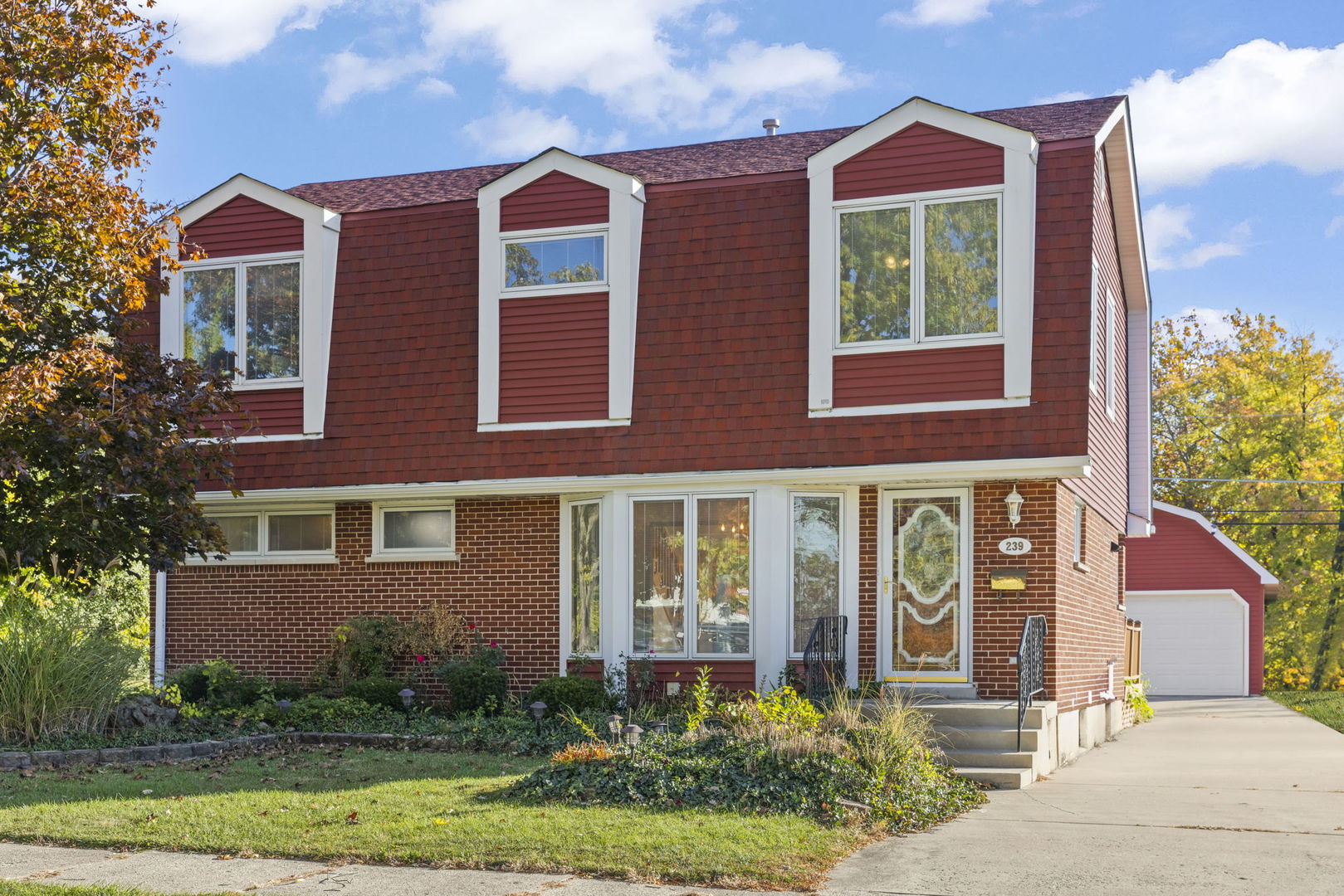 239 S Park Street, Westmont, IL 60559