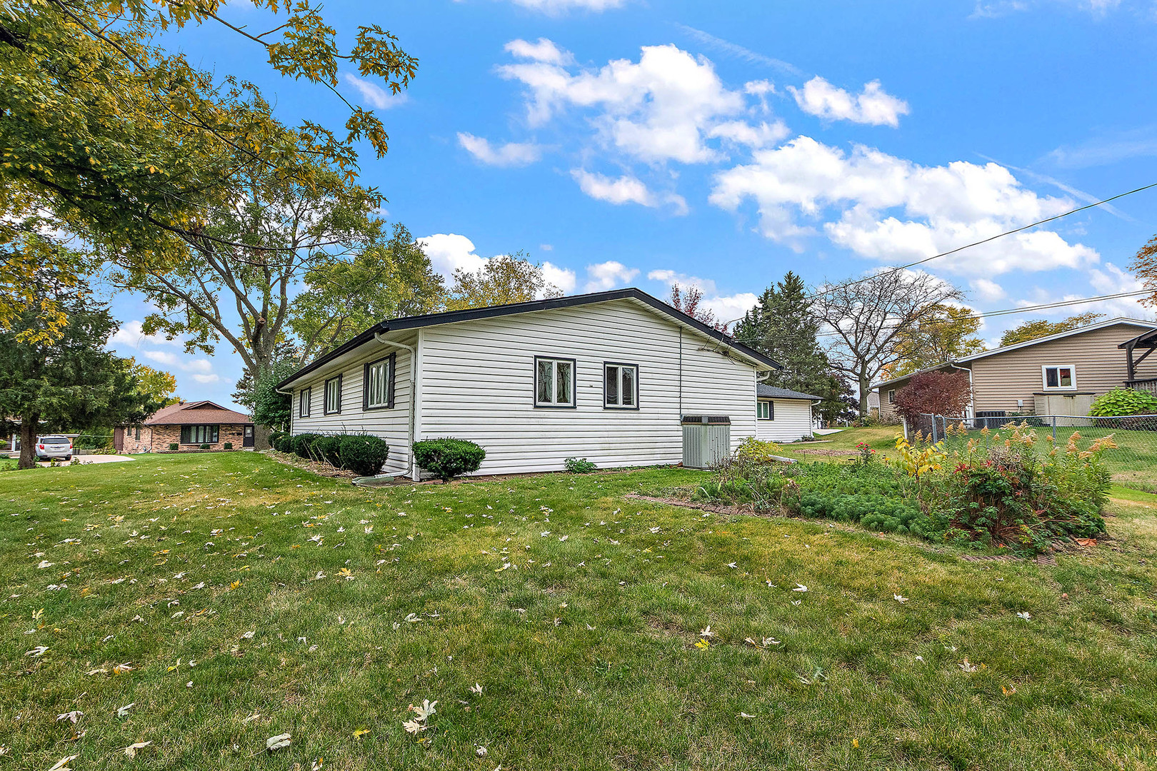 10330 Hilltop Drive, Orland Park, IL 60462