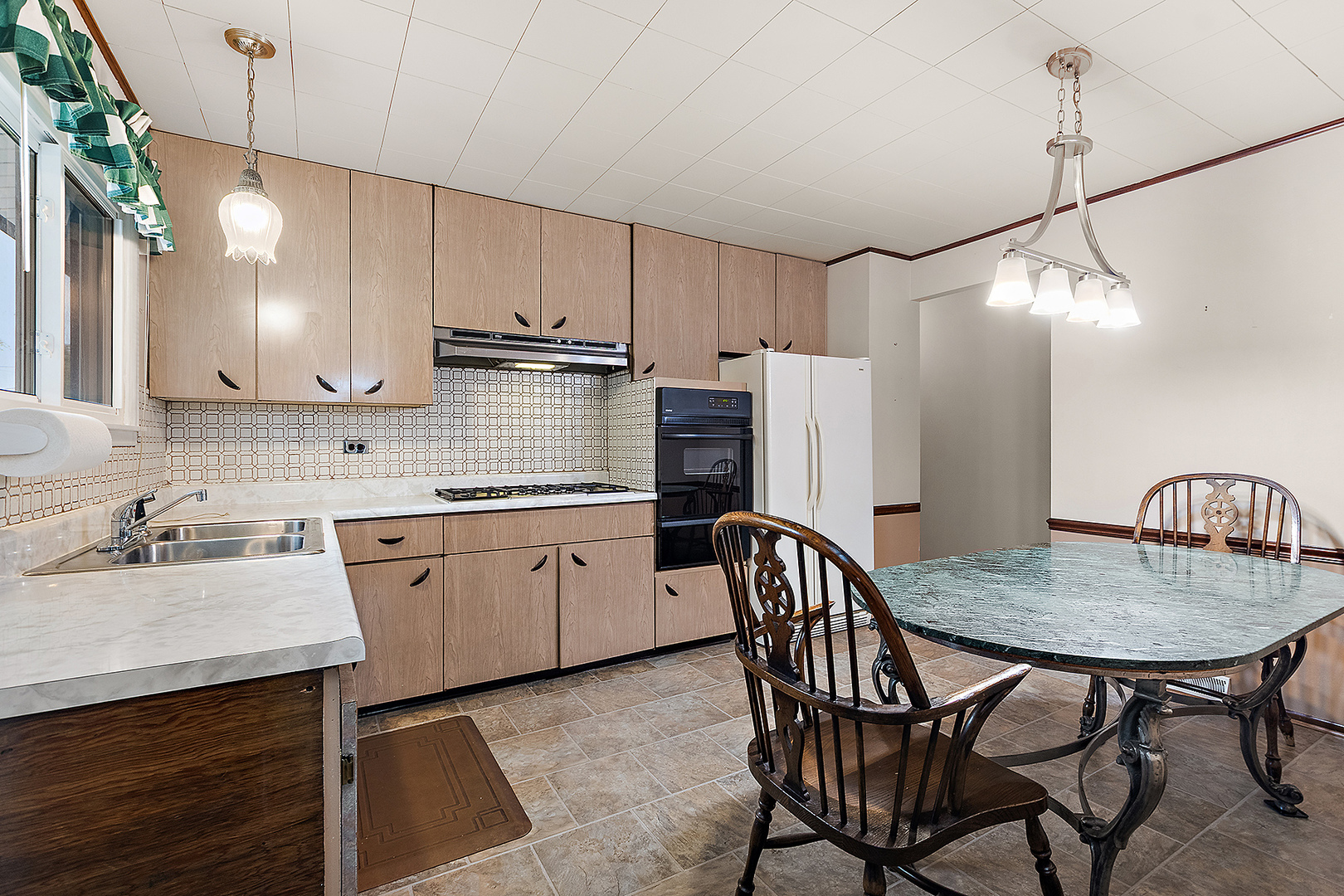 10330 Hilltop Drive, Orland Park, IL 60462