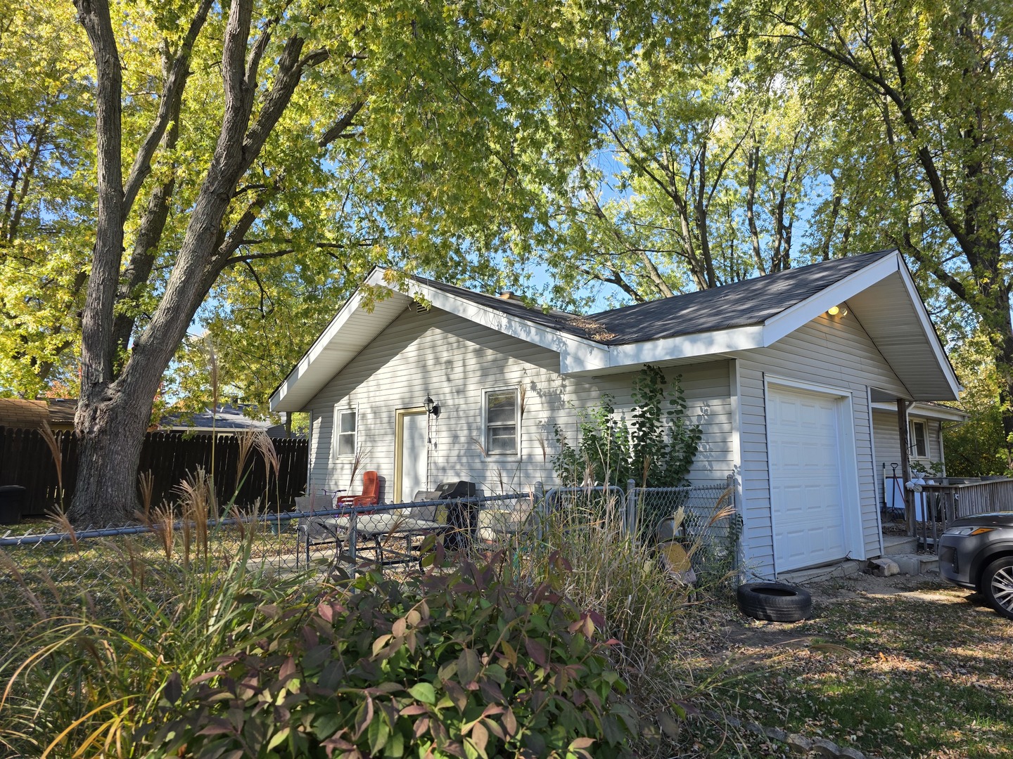 200 S Beck Road, Lindenhurst, IL 60046