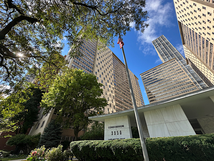 3950 N Lake Shore Drive #523D, Chicago, IL 60613