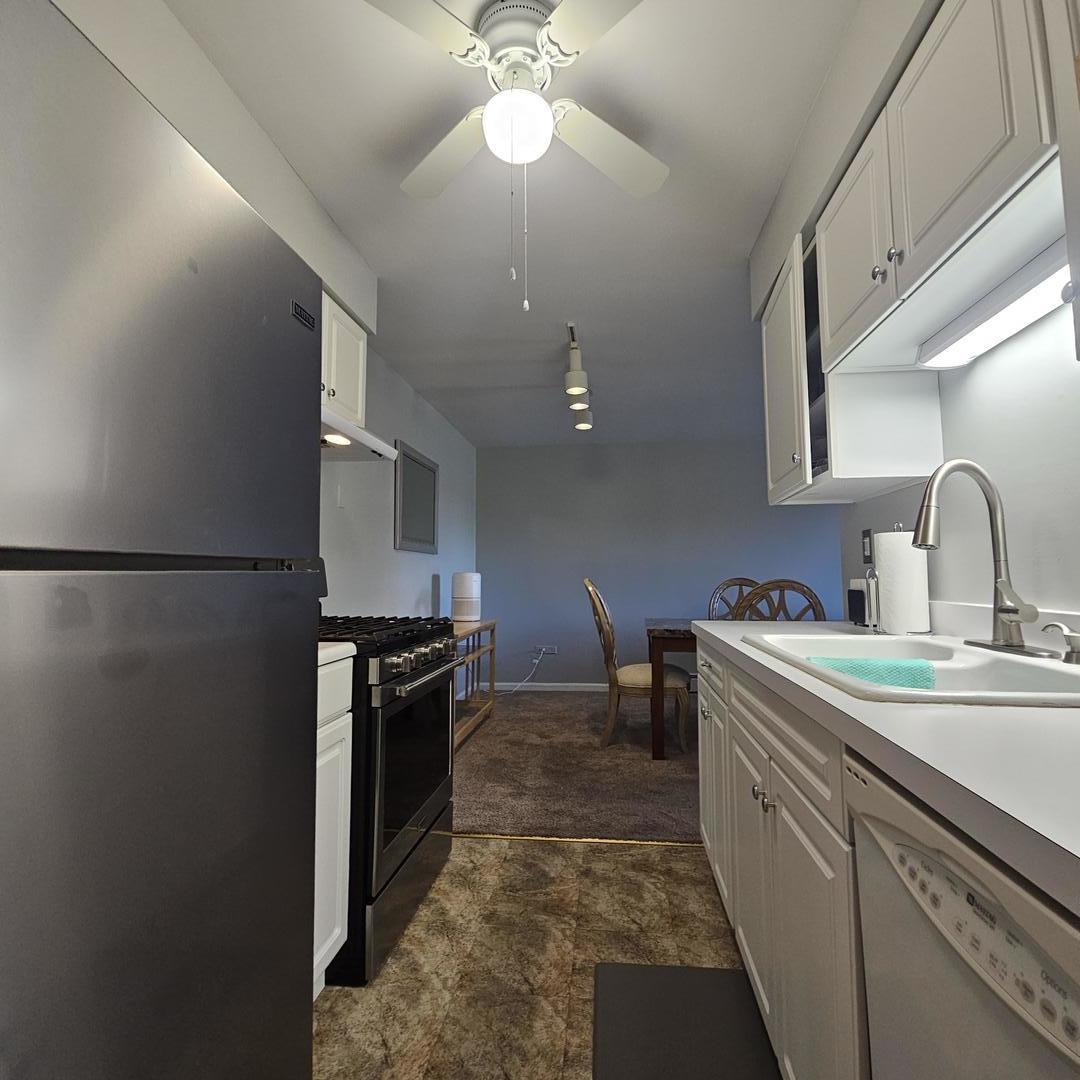 1198 Royal Glen Drive #312B, Glen Ellyn, IL 60137