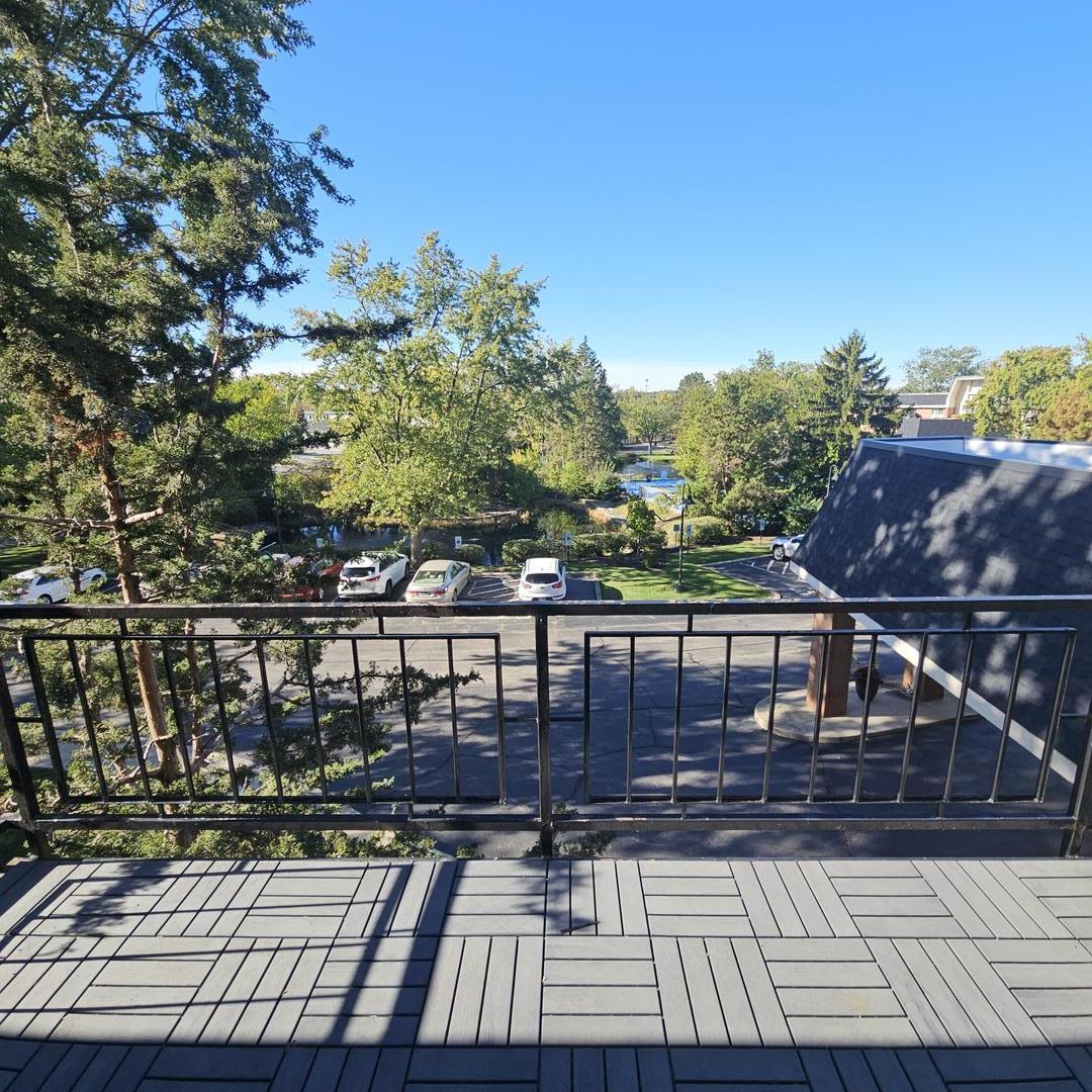 1198 Royal Glen Drive #312B, Glen Ellyn, IL 60137