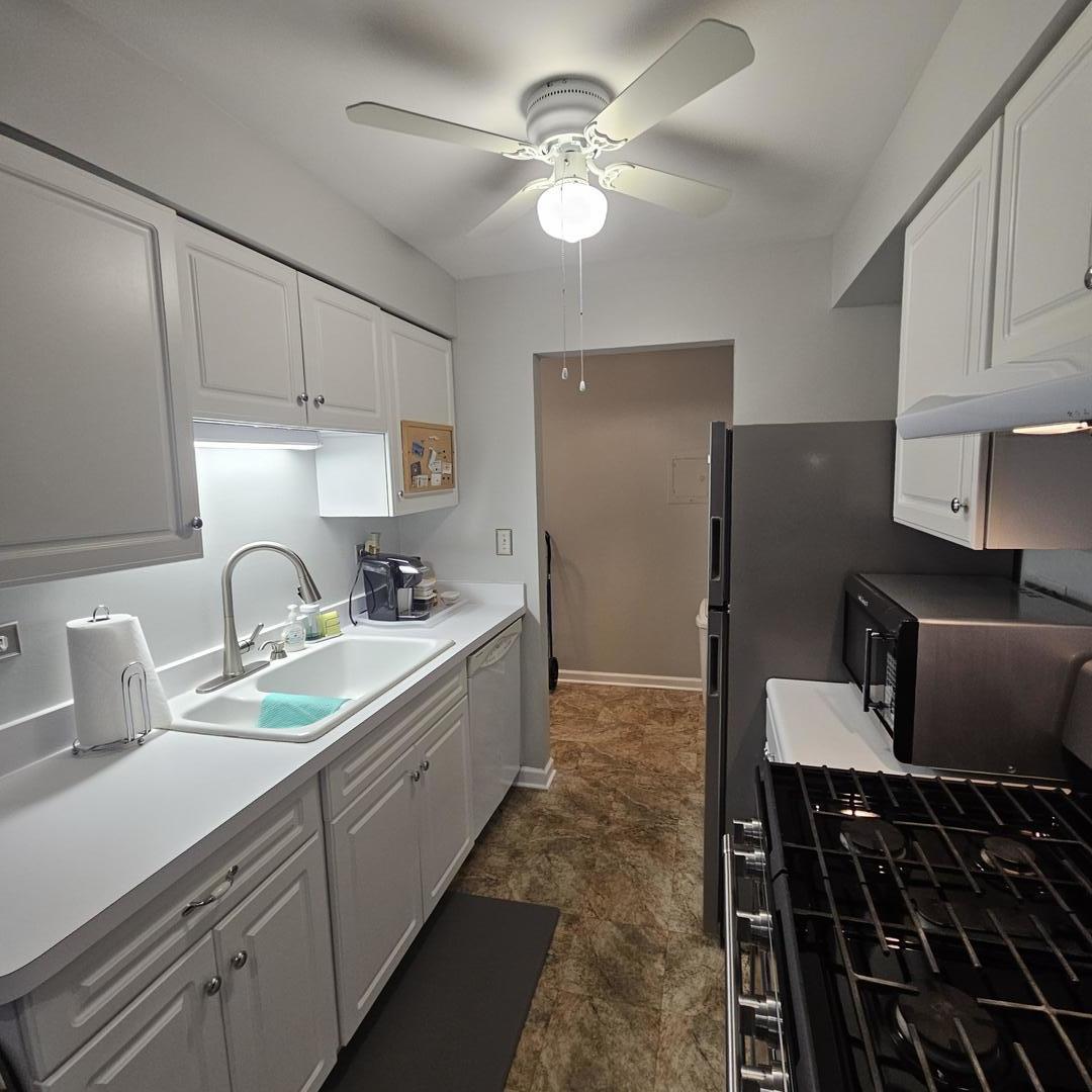 1198 Royal Glen Drive #312B, Glen Ellyn, IL 60137