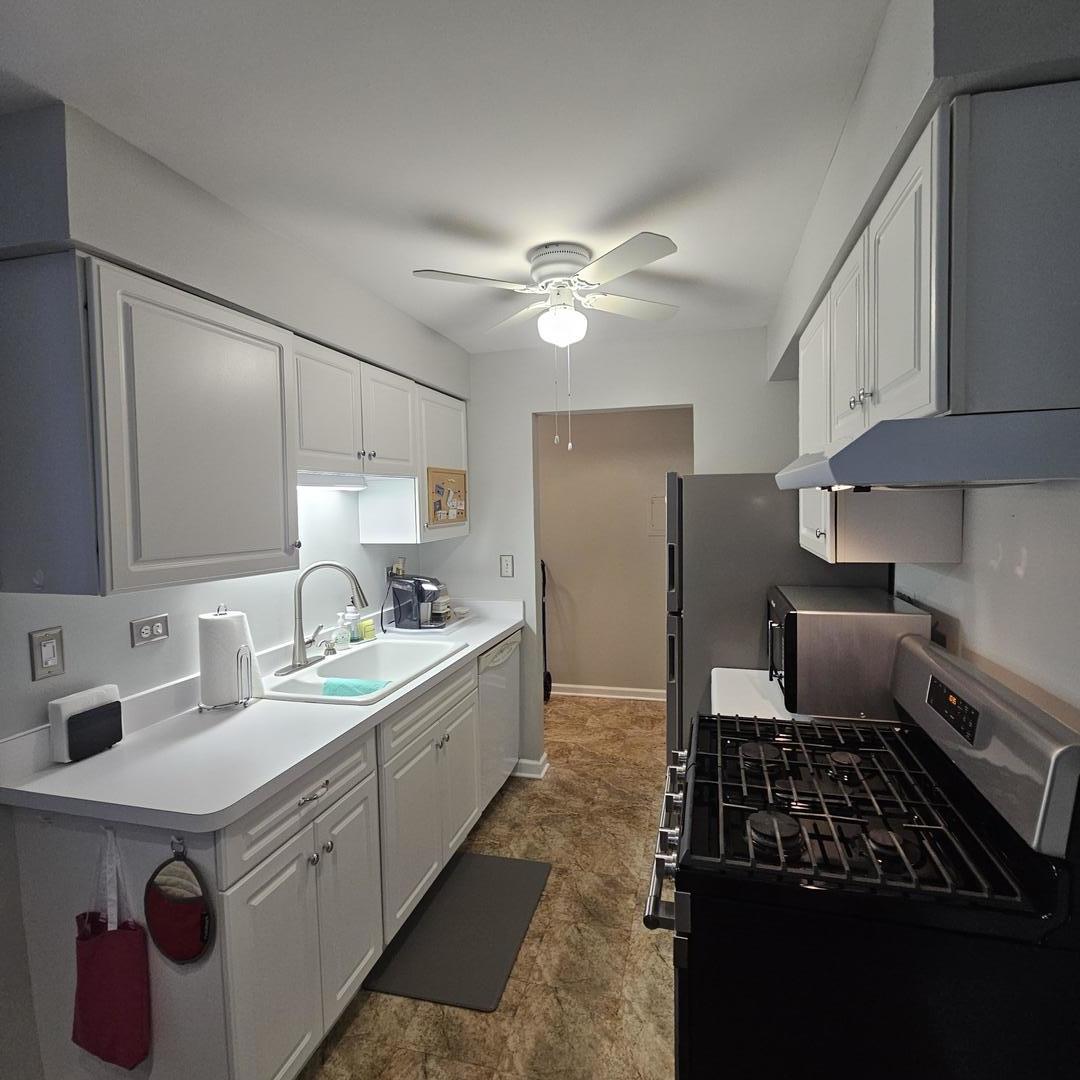 1198 Royal Glen Drive #312B, Glen Ellyn, IL 60137