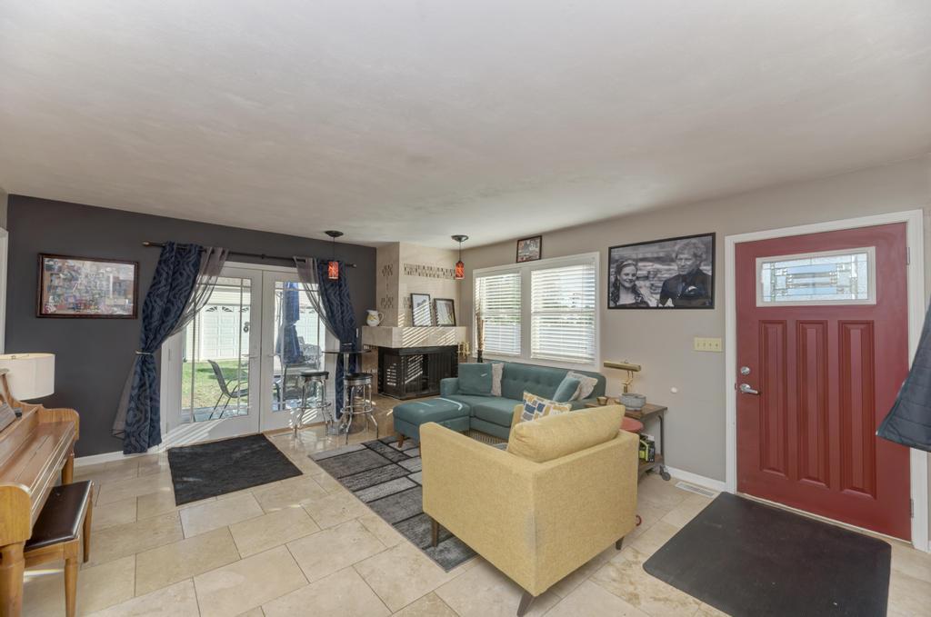 140 W Sunset Avenue, Lombard, IL 60148