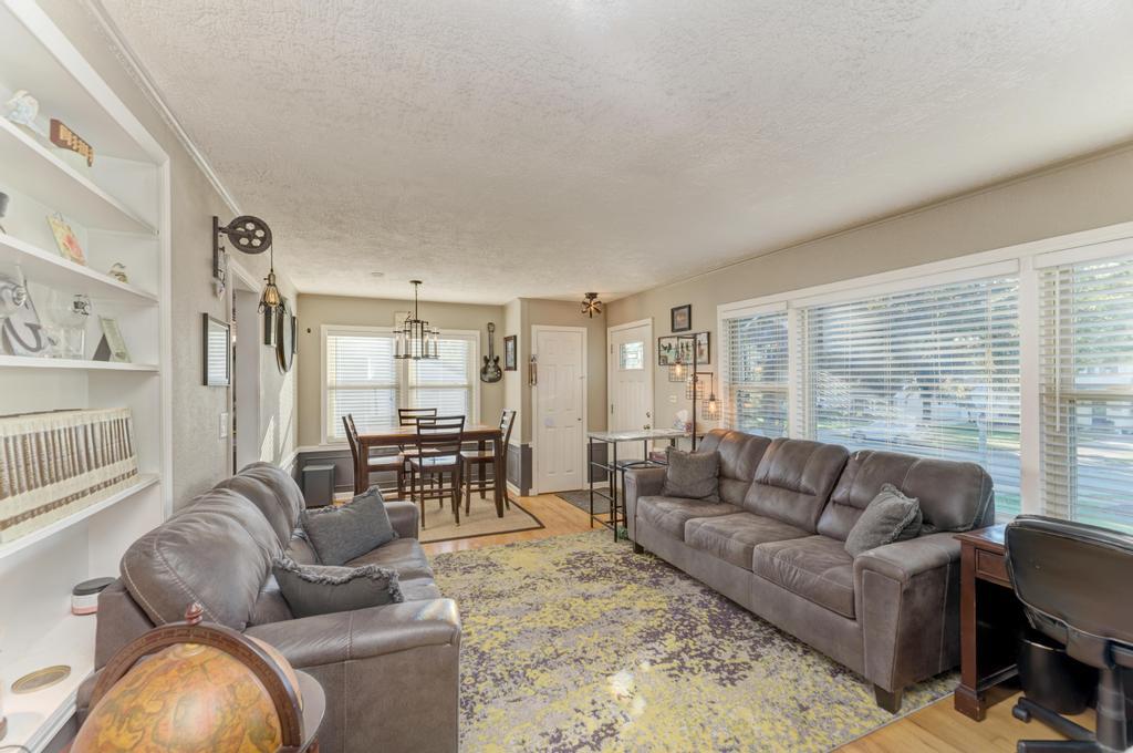 140 W Sunset Avenue, Lombard, IL 60148