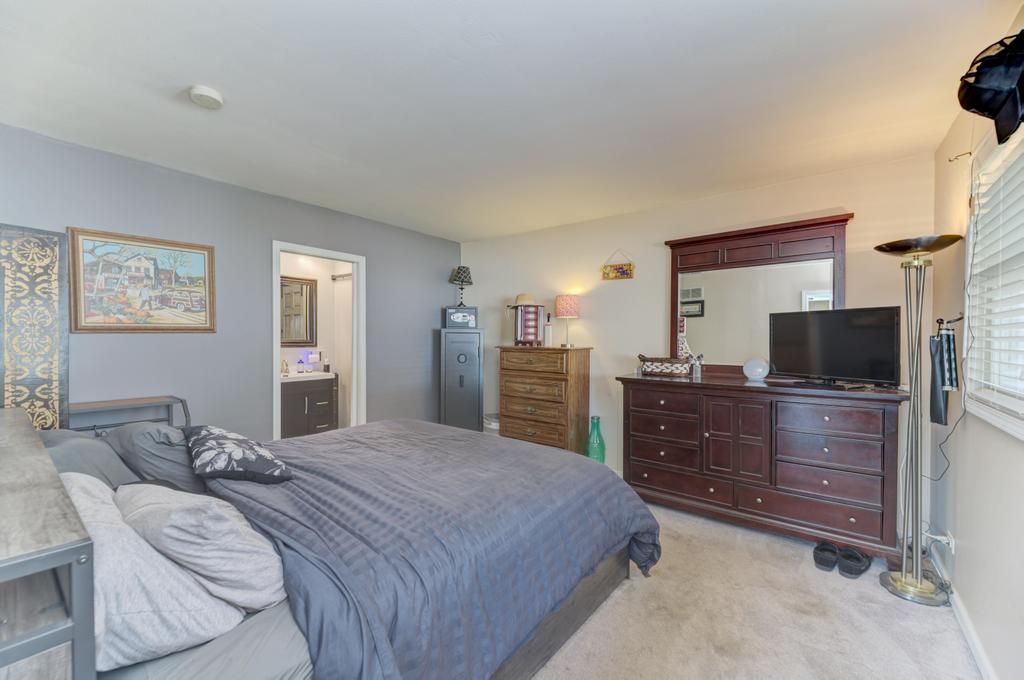 140 W Sunset Avenue, Lombard, IL 60148