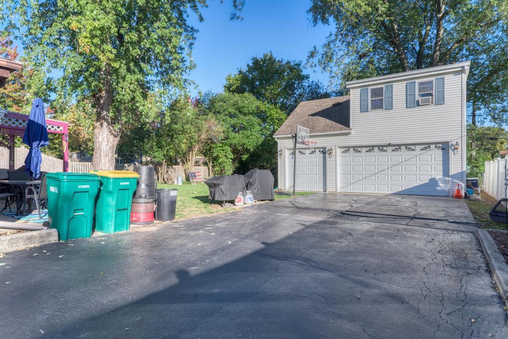 140 W Sunset Avenue, Lombard, IL 60148