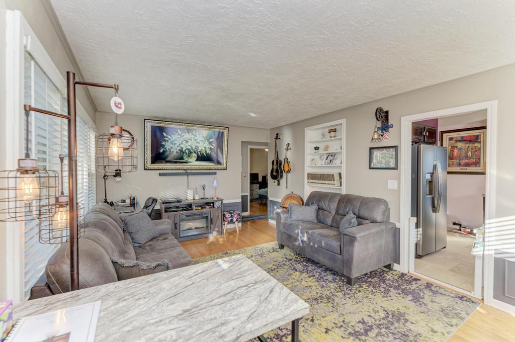 140 W Sunset Avenue, Lombard, IL 60148