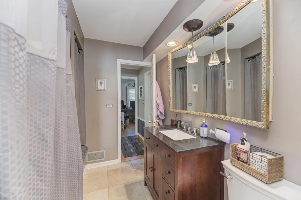 140 W Sunset Avenue, Lombard, IL 60148