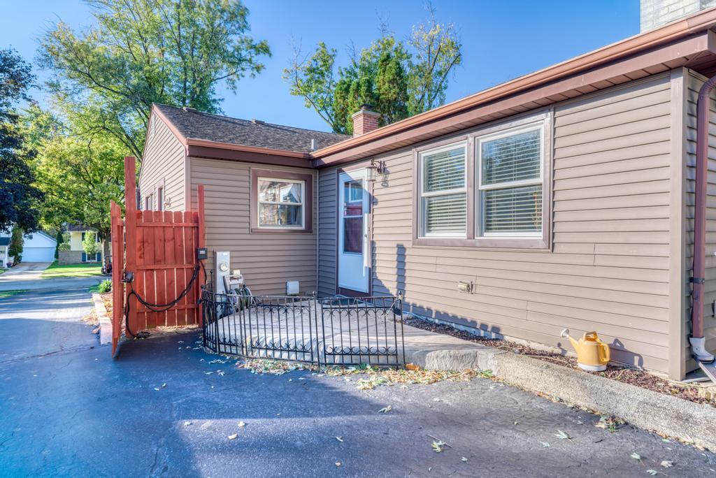 140 W Sunset Avenue, Lombard, IL 60148