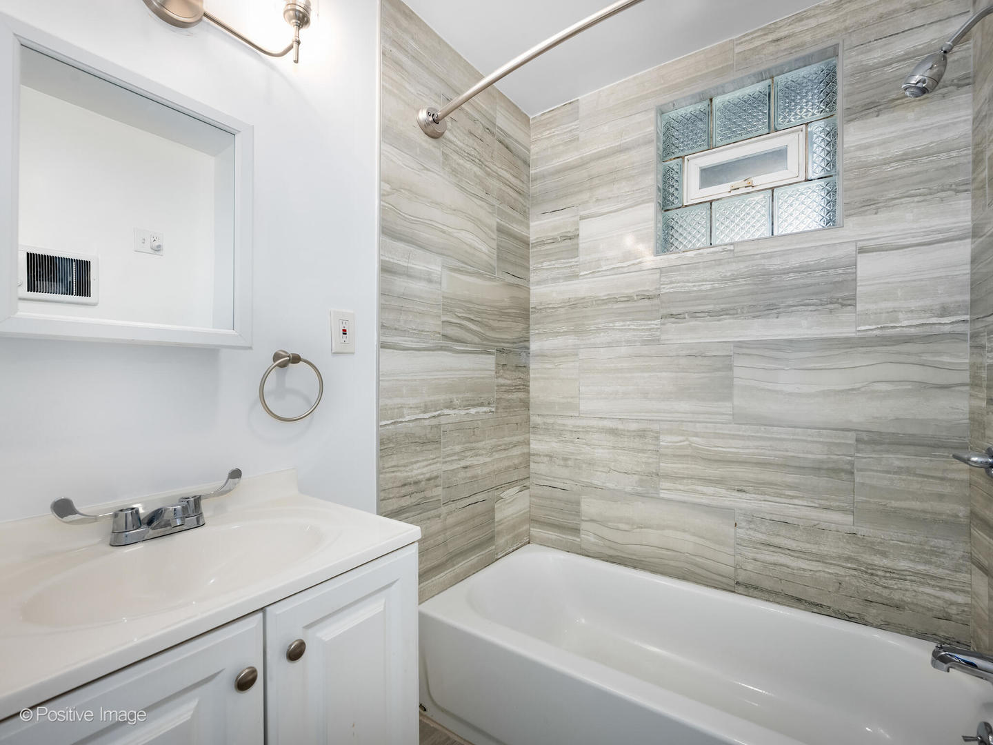 547 S Martin Luther King Jr Avenue, Waukegan, IL 60085